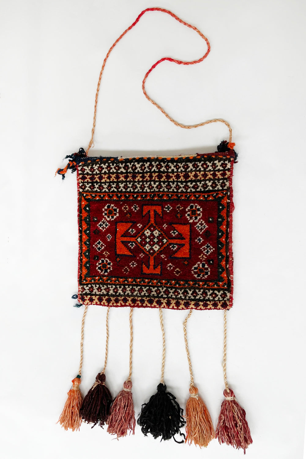 Vintage handgemaakte Perzische wollen zadeltas rood-oranje-beige-multi - kamelen tapijttas met kwastjes