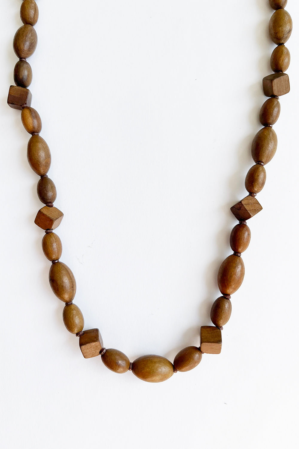 Vintage handgemaakte houten kralenketting bruin - lange ketting 77 cm