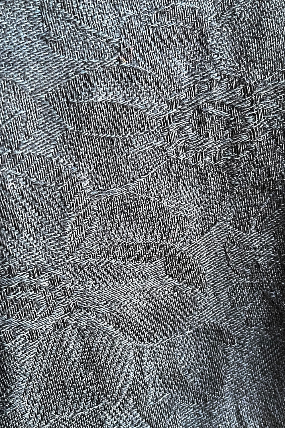 Close-up van folkloristisch patroon en decoratieve details van vintage jaren 70 rok