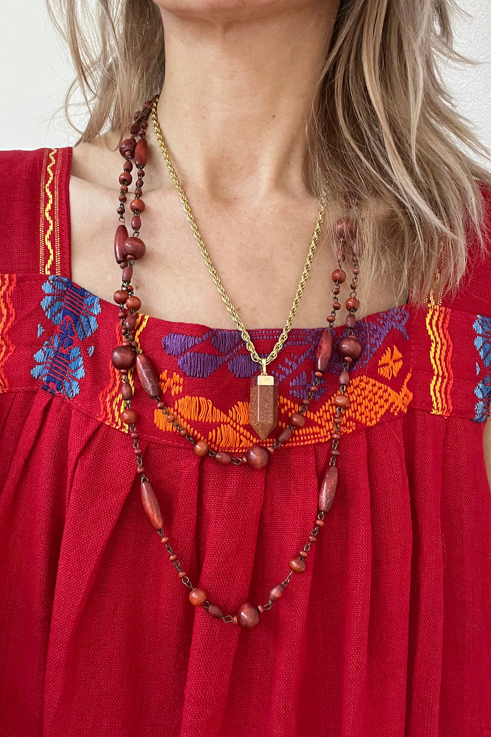 Vintage jaren 70 houten kralenketting rood-koper gedragen dubbel - extra lange ketting styling