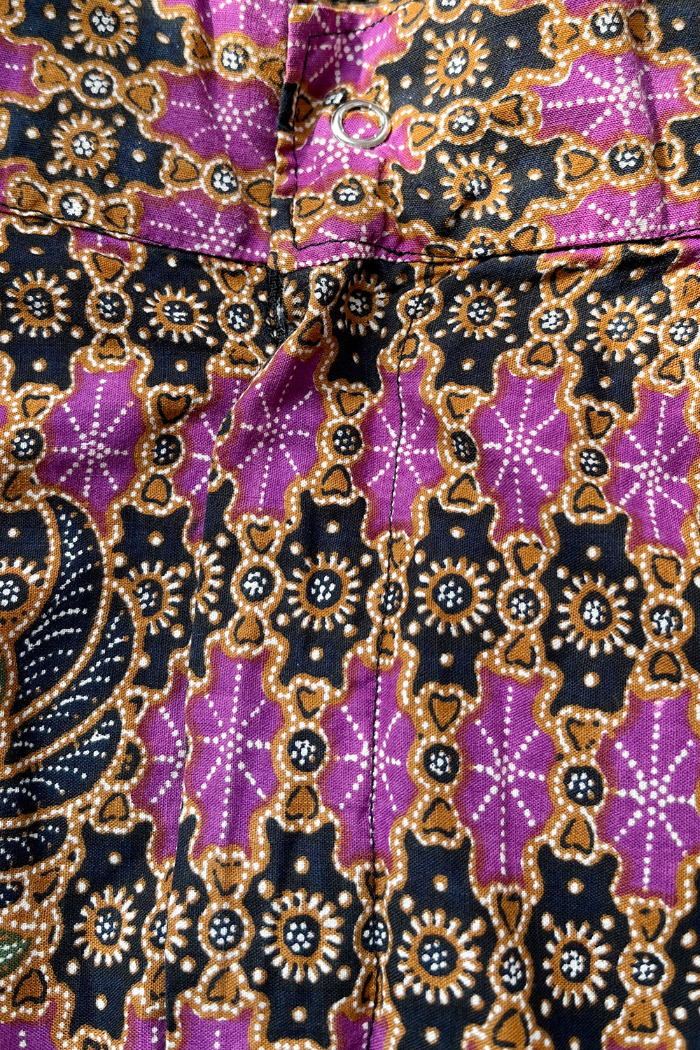 Vintage handgemaakte Batik short – detailbeeld stof