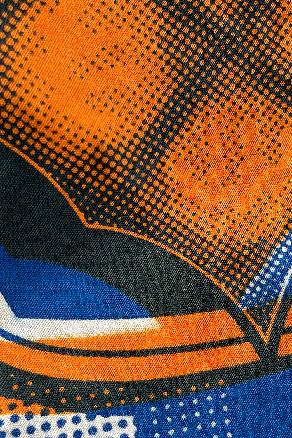 Vintage handgemaakte Batik broek – close-up handwerk en stiksels 