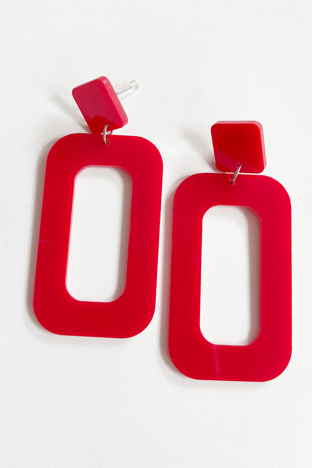 Grote vintage jaren 80 rode plastic oorbellen, handgemaakt, ongedragen, 6,5 cm, authentiek vintage
