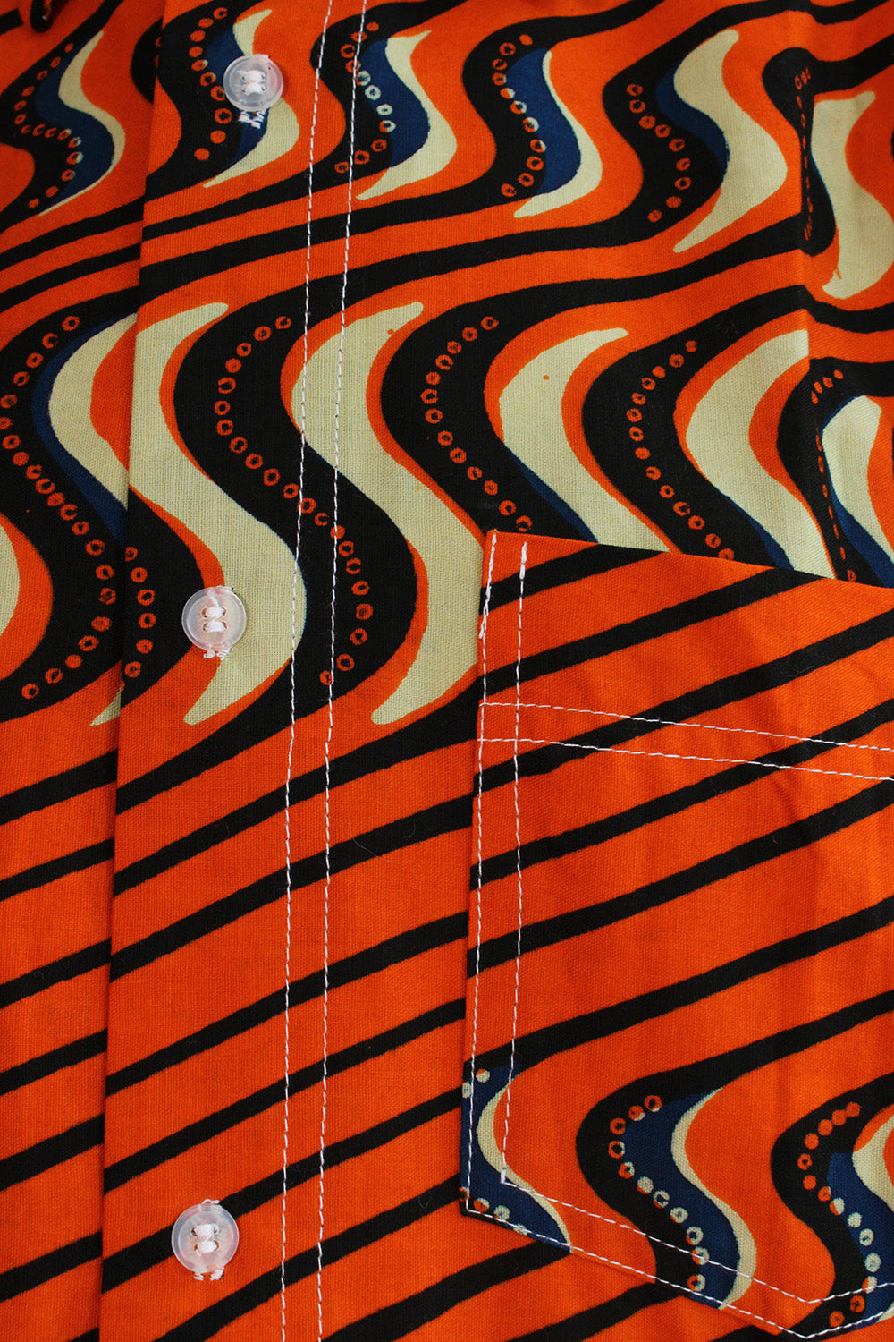 Close up zak en sluiting vintage 70s handgemaakt Batik shirt