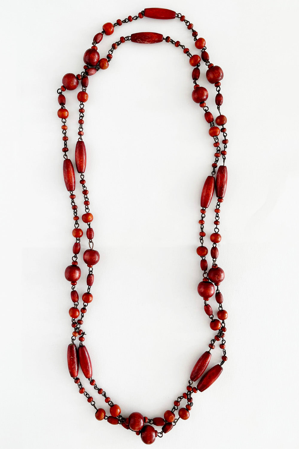 Vintage jaren 70 houten kralenketting rood-koper plat gelegd - dubbel
