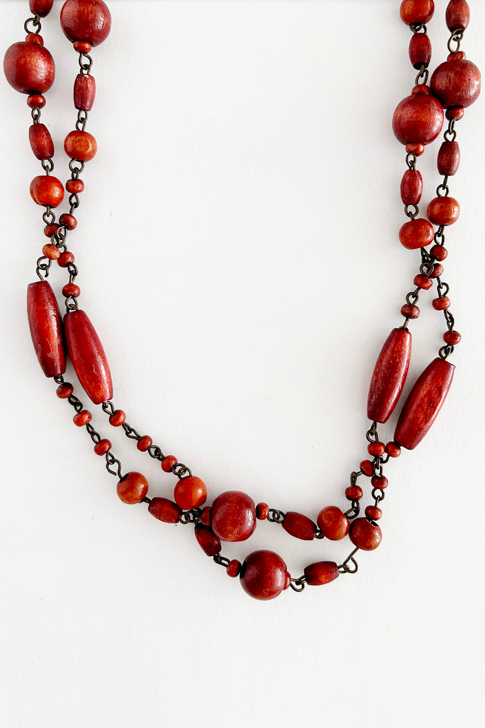 Vintage jaren 70 houten kralenketting rood-koper - extra lange ketting 175 cm enkel of dubbel te dragen