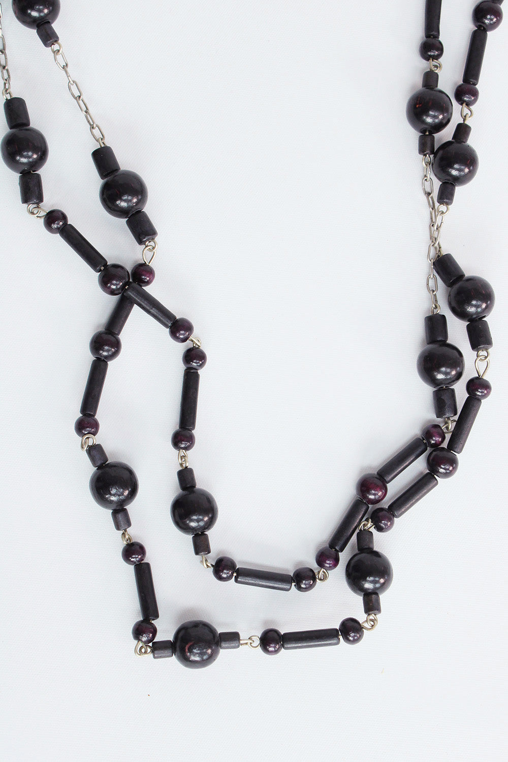 Vintage jaren 70 kralenketting zwart-donkerpaars - ketting met plastic en glaskralen 83 cm