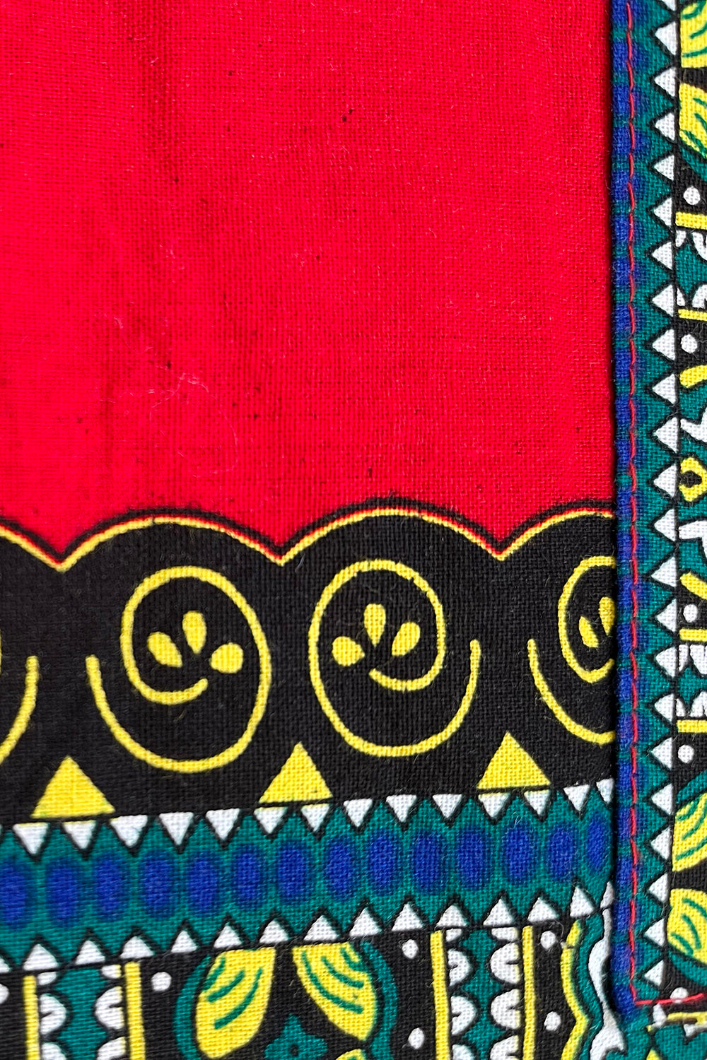 Vintage jaren 90 dashiki print tuniek rood-multi close up voorkant - close u print en stofstructuur