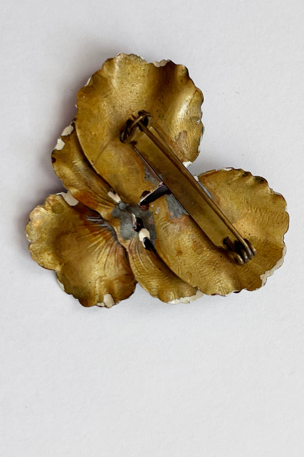 Vintage koperen broche uit de jaren 70, met emaille, achterzijde sluiting.