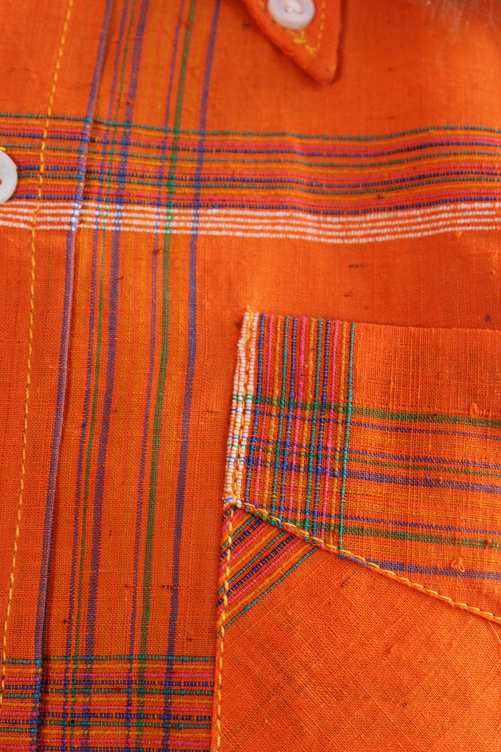 Close up stofstructuur en stiksels vintage Deadstock 70s India shirt