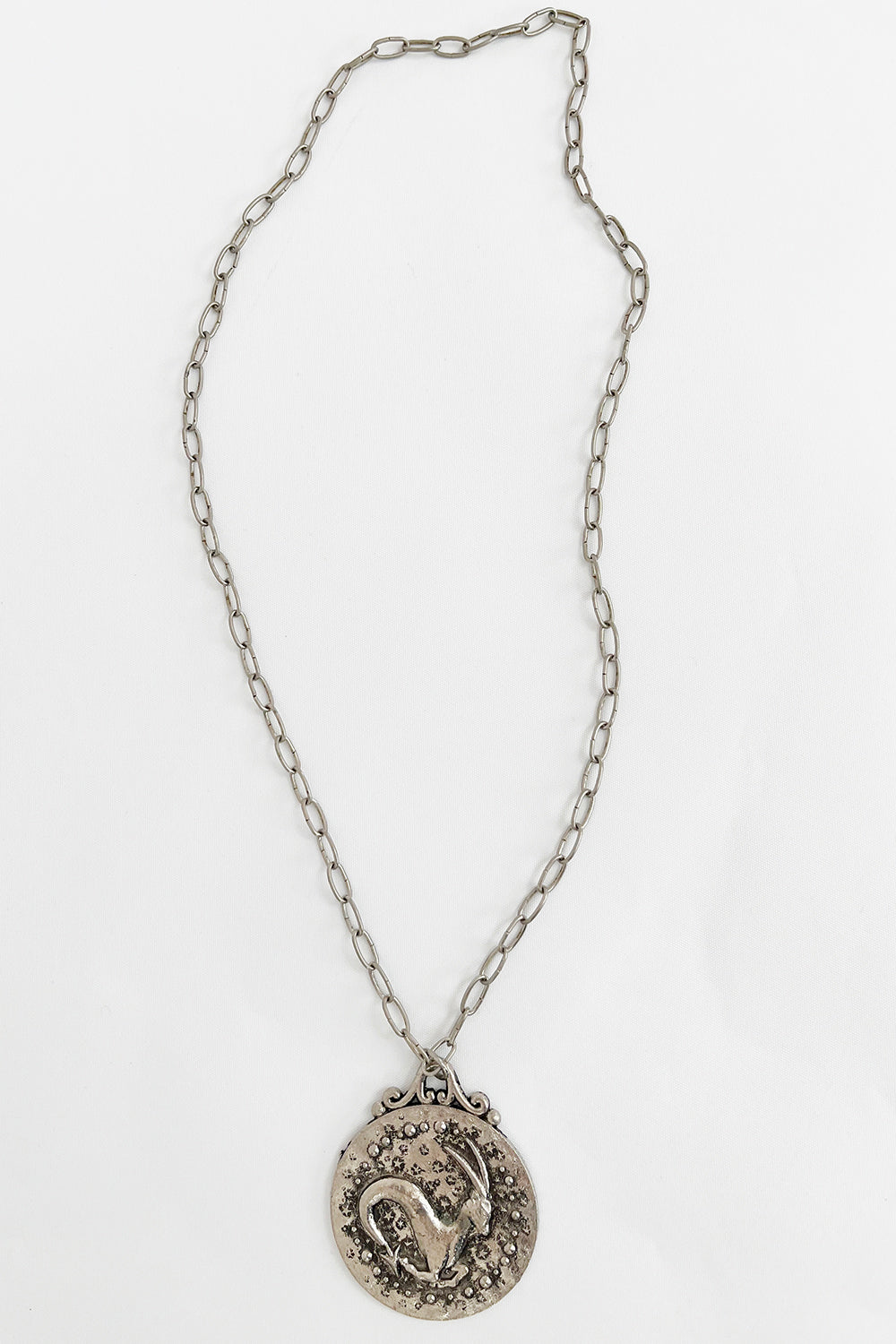 Vintage jaren 60 Steenbok sterrenbeeld ketting zilverkleurig plat gelegd - lange ketting