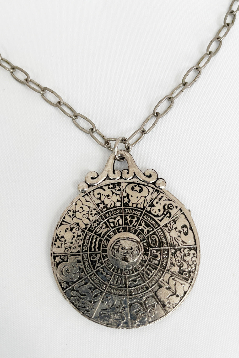 Vintage jaren 60 Steenbok sterrenbeeld ketting zilverkleurig - metalen ketting met dubbelzijdige hanger styling
