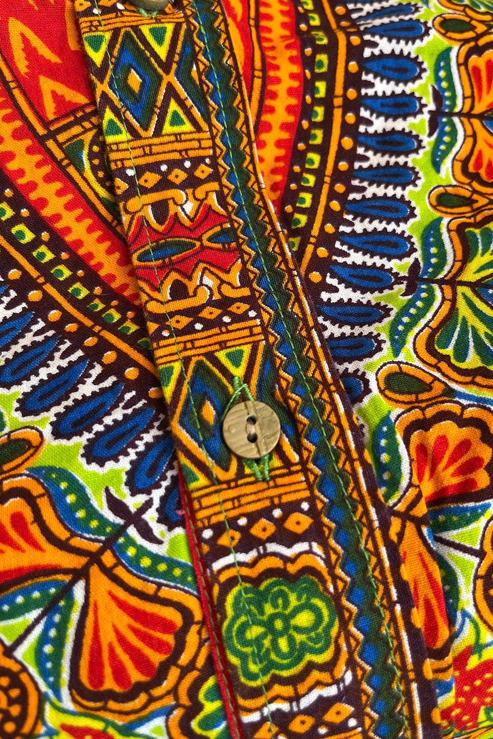 Vintage Dashiki shirt jaren 70 stofdetail en textuur en knoop authentiek