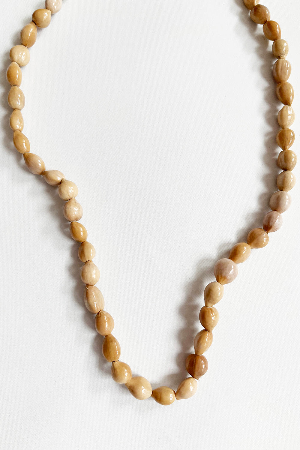 Vintage handgemaakte pitten ketting beige - lange ketting 102 cm enkel of dubbel te dragen