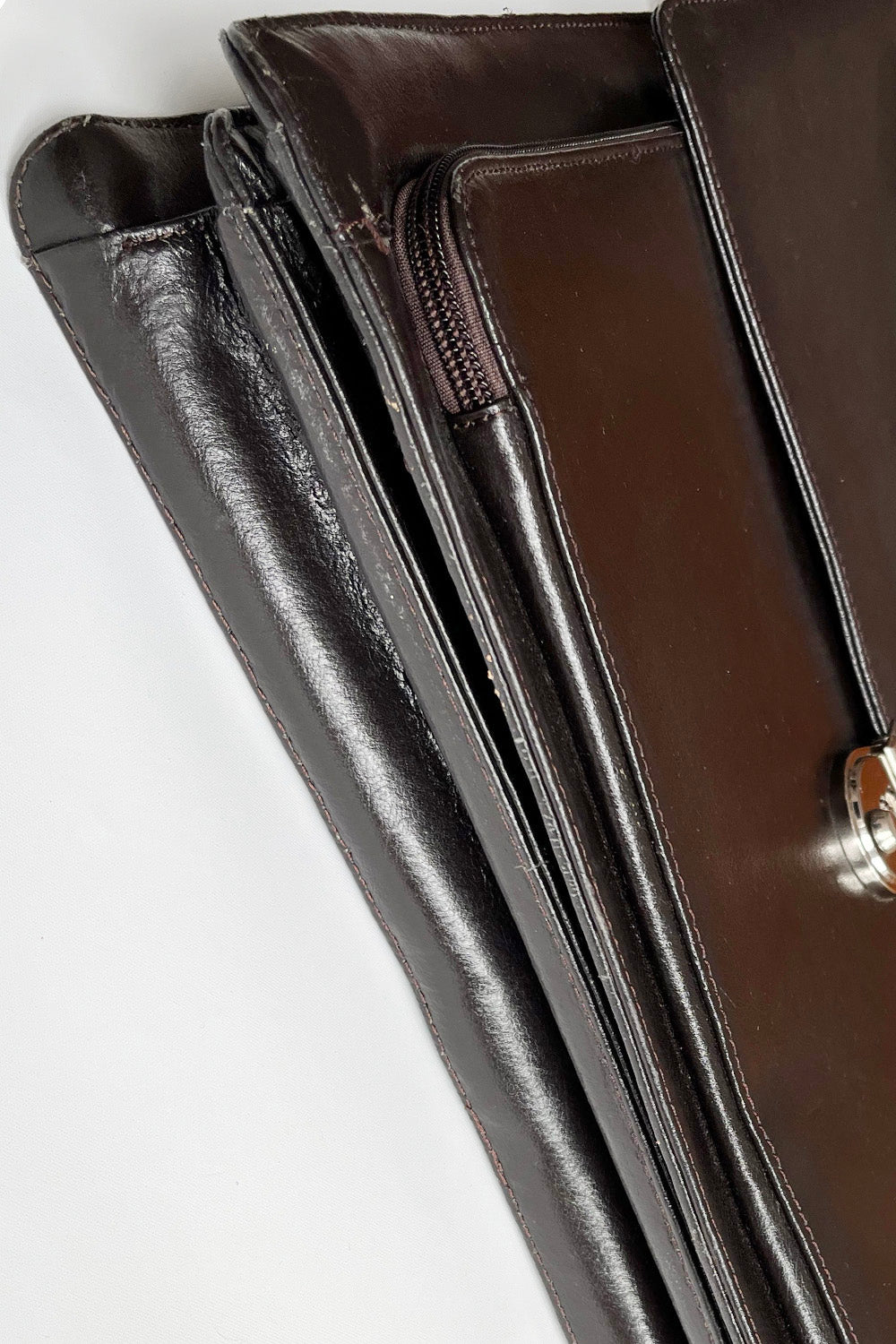 Vintage briefcase met cijferslot