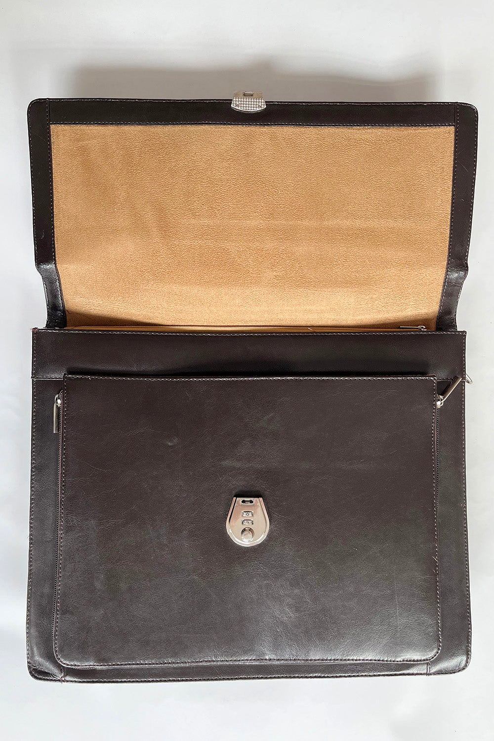 Vintage briefcase met cijferslot