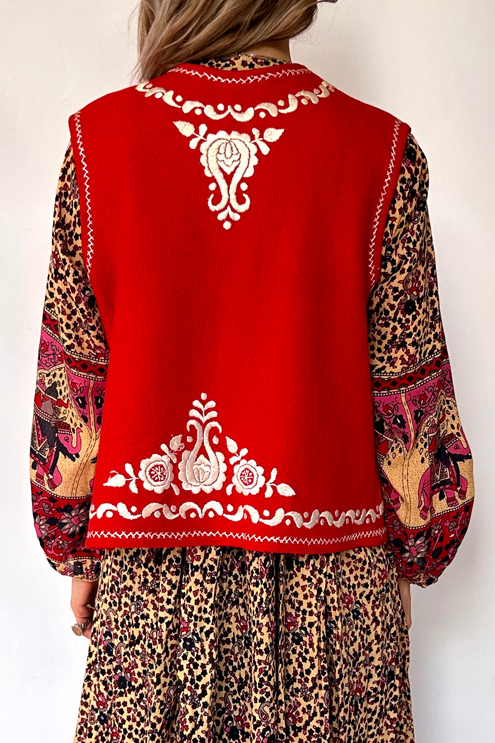 Vintage folklore gilet jaren 70 achterkant borduursel detail