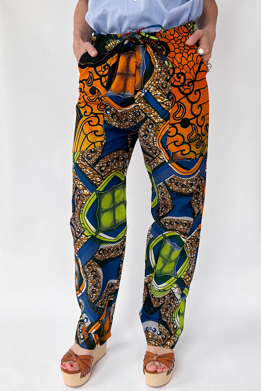 Vintage handgemaakte Batik broek – vooraanzicht, kleurrijk batikpatroon