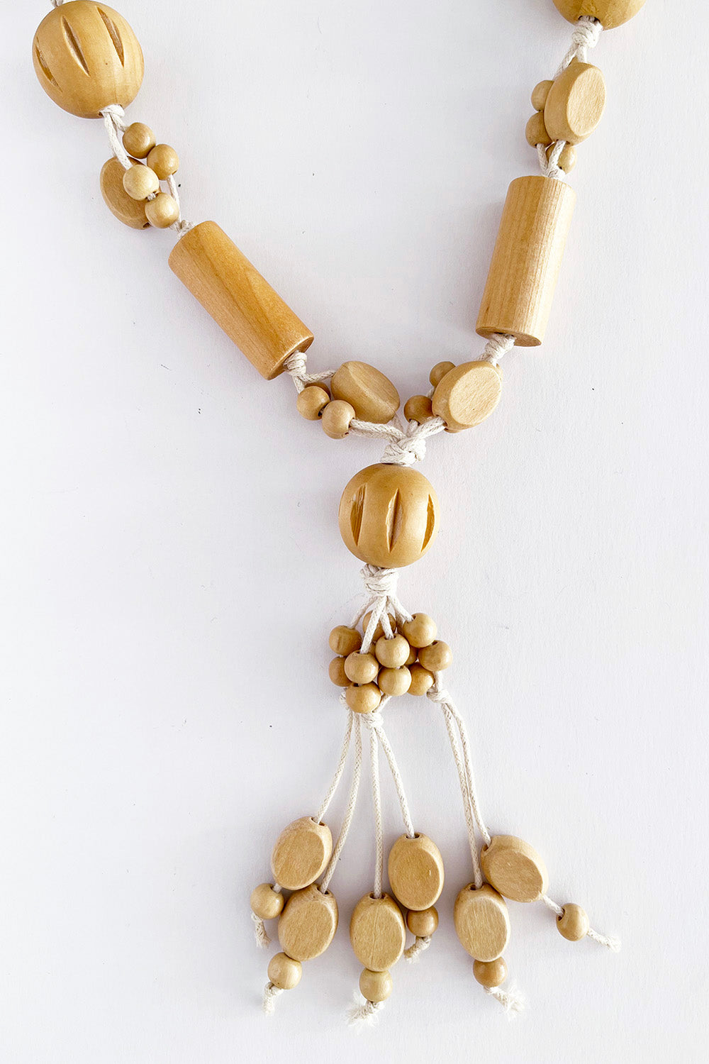 Vintage handgemaakte houten kralenketting beige-off white - statement ketting met hanger 70 cm