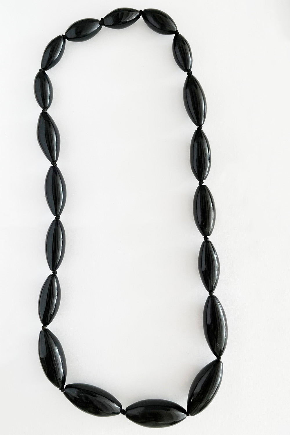 Vintage kralenketting zwart gelegd - zware plastic kralen ketting styling