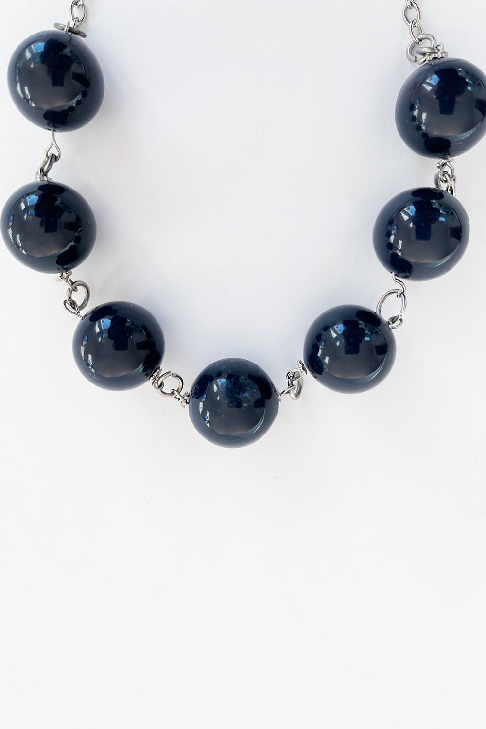 Vintage kralenketting donkerblauw-zilver - plastic kralen met metalen sluiting 50 cm
