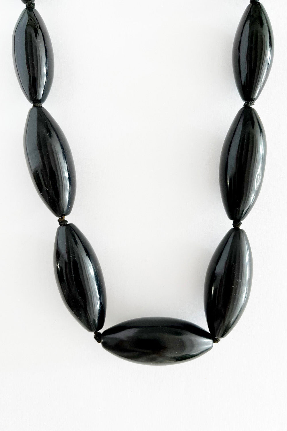 Vintage kralenketting zwart - zware plastic kralen ketting 86 cm