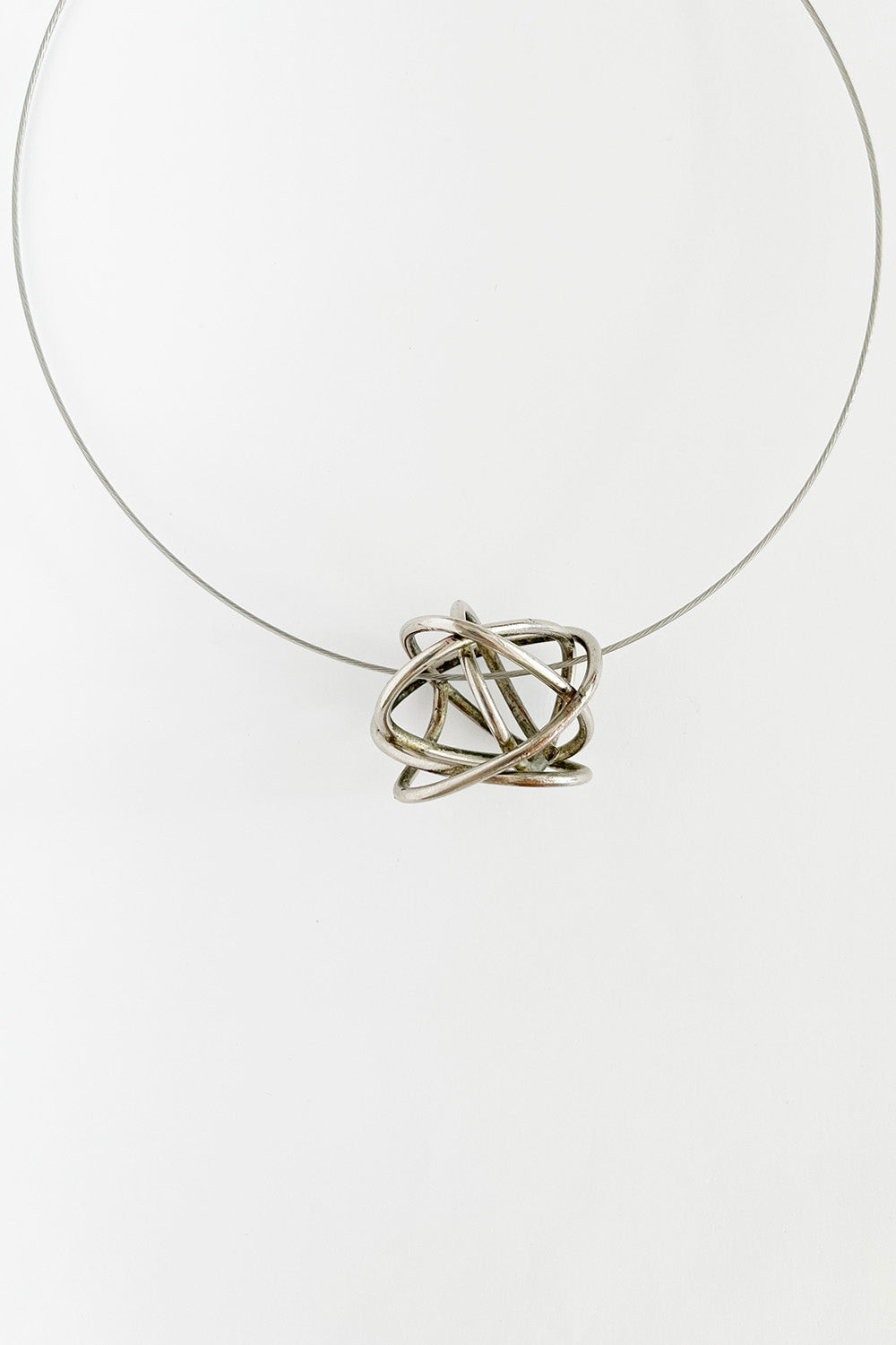 Vintage handgemaakte metalen choker ketting zilverkleurig - choker met hanger 46 cm