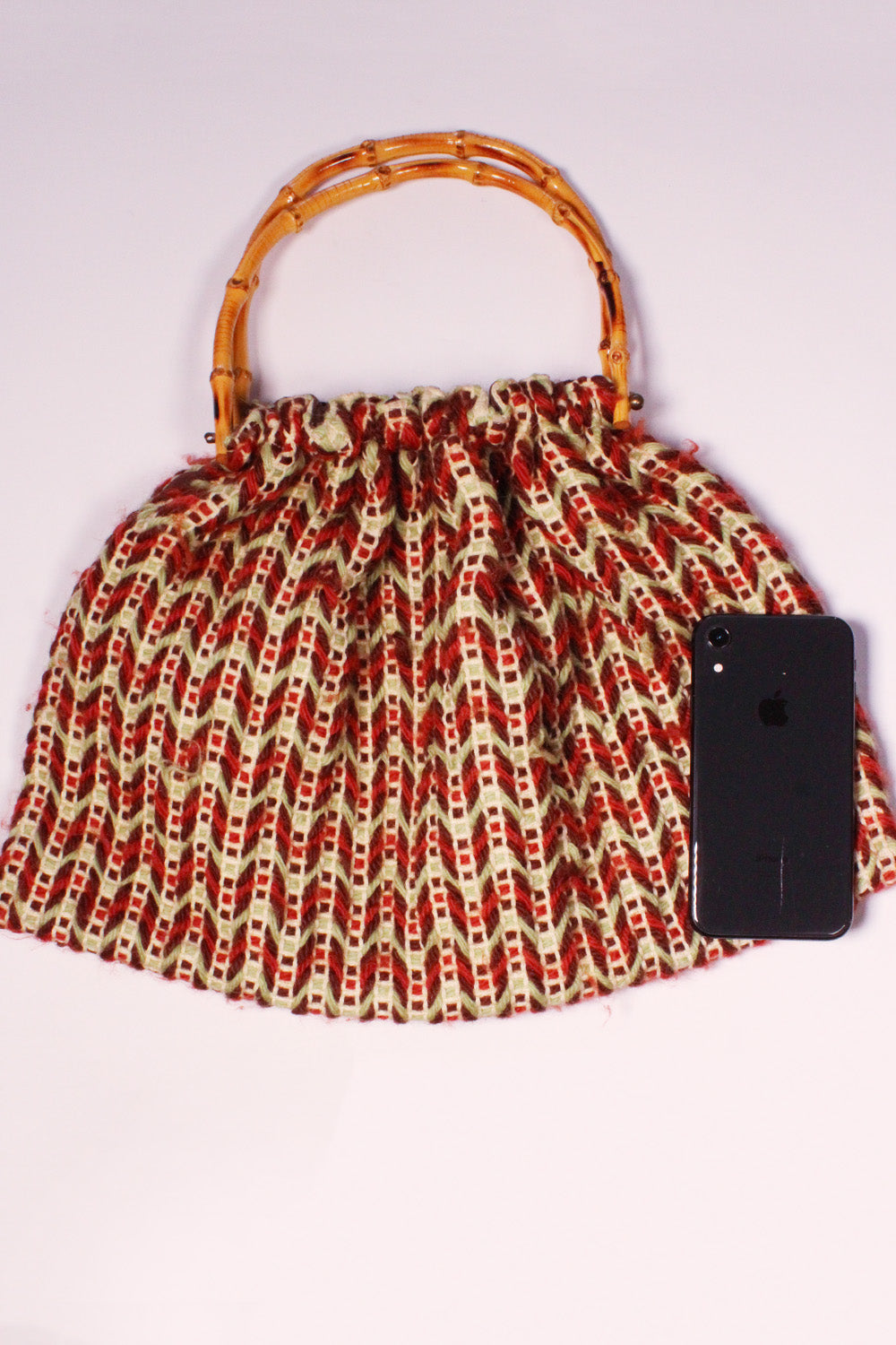 Vintage sixties gebreide tas met bamboe hengsel