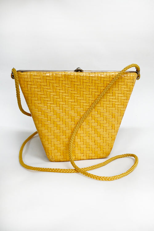 Vintage jaren 60 trapezium schoudertas geel met rattan look - Italiaanse statement tas