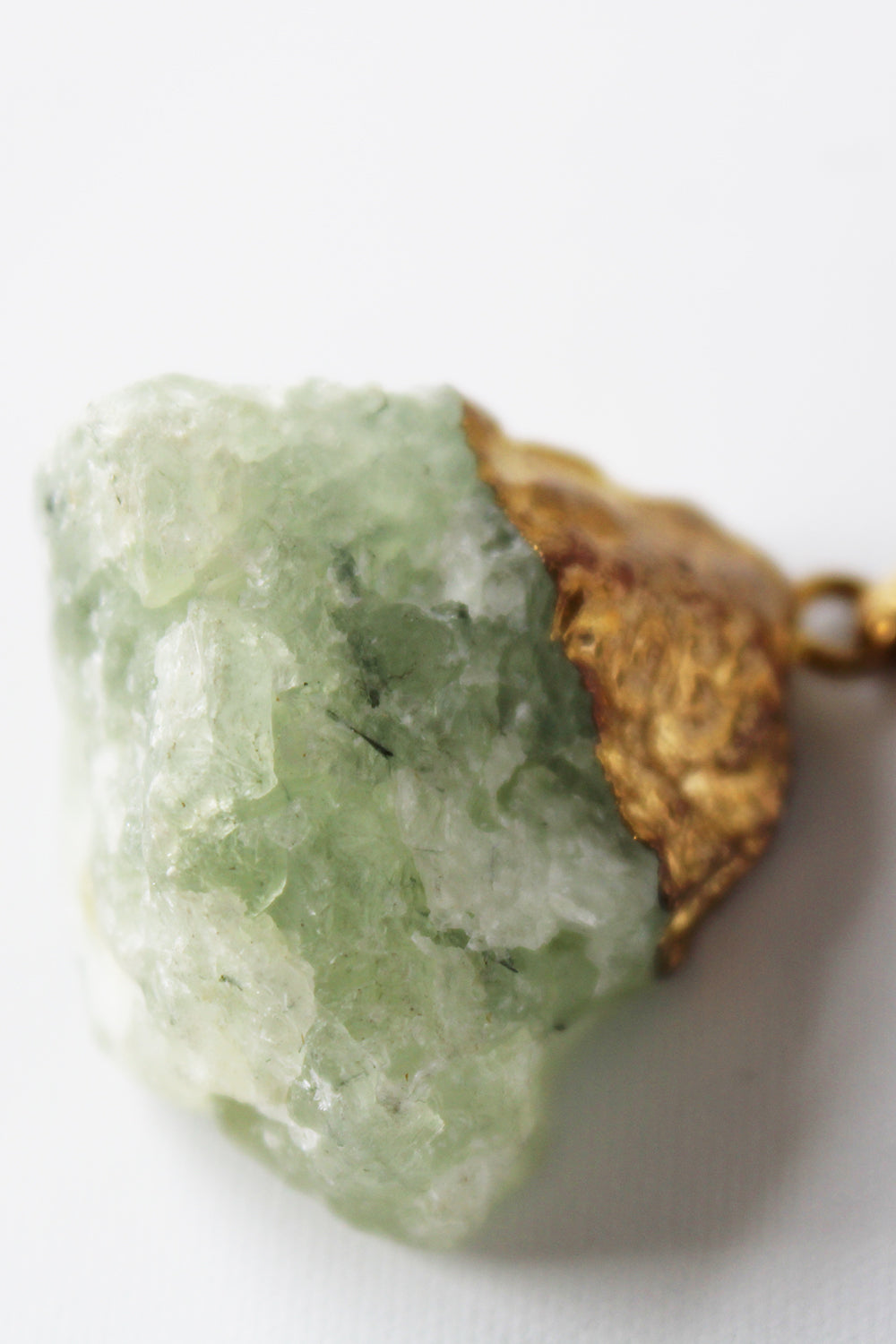 Metalen ketting met natuursteen hanger
