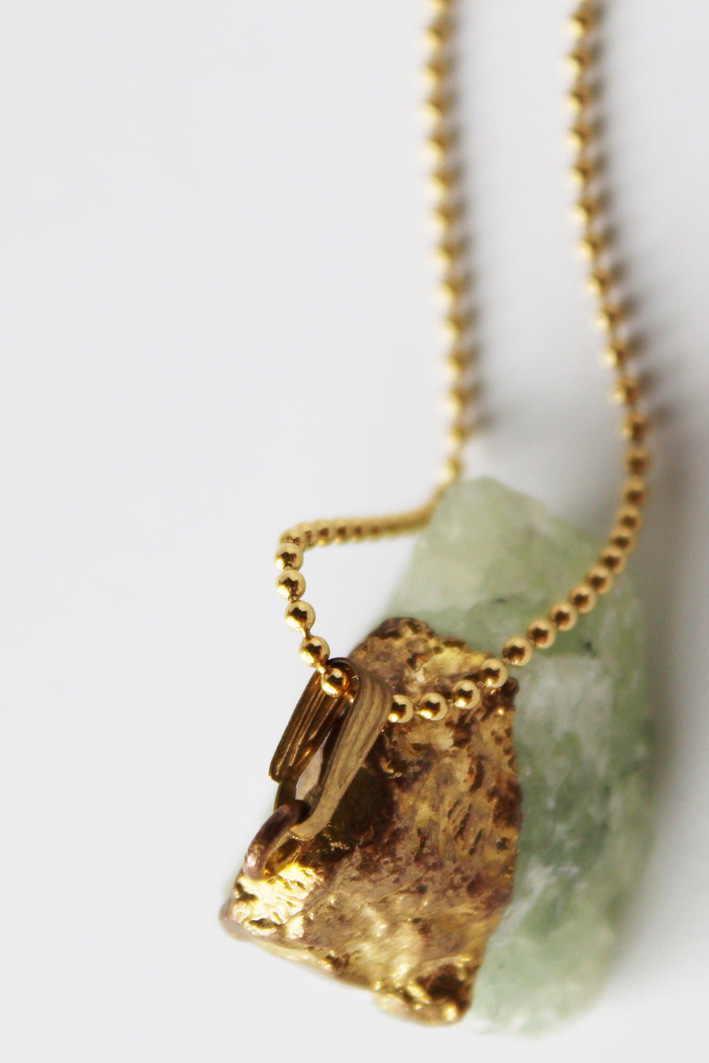 Metalen ketting met natuursteen hanger