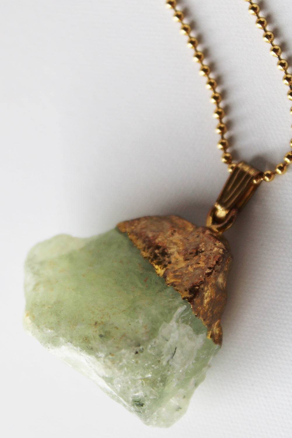 Metalen ketting met natuursteen hanger