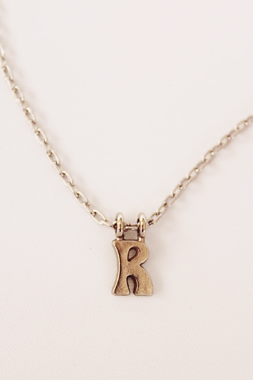 Metalen ketting met letter R hanger