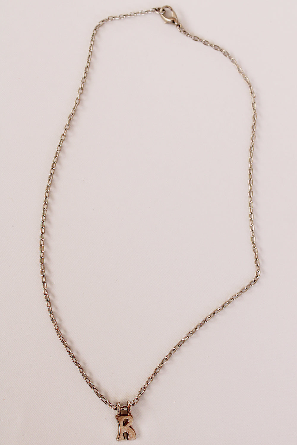 Metalen ketting met letter R hanger