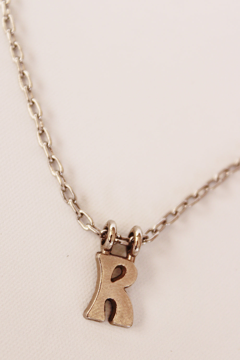 Metalen ketting met letter R hanger