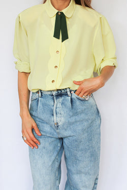 Vintage 80s secretary blouse voor dames, met strik en losvallend silhouet met authentieke vintage uitstraling