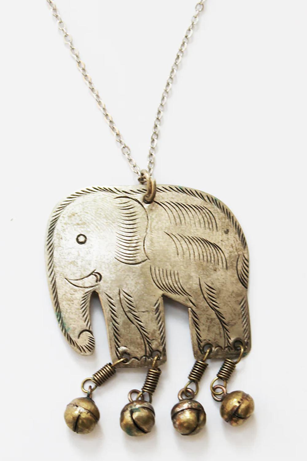 Vintage jaren 70 Indiase ketting met olifant hanger en belletjes - zilverkleurige ethnic statement ketting