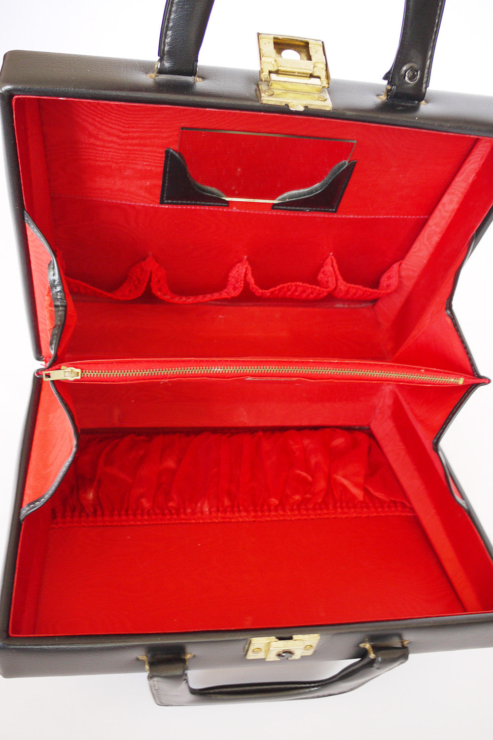 Binnenzijde van vintage sixties koffer met originele voering