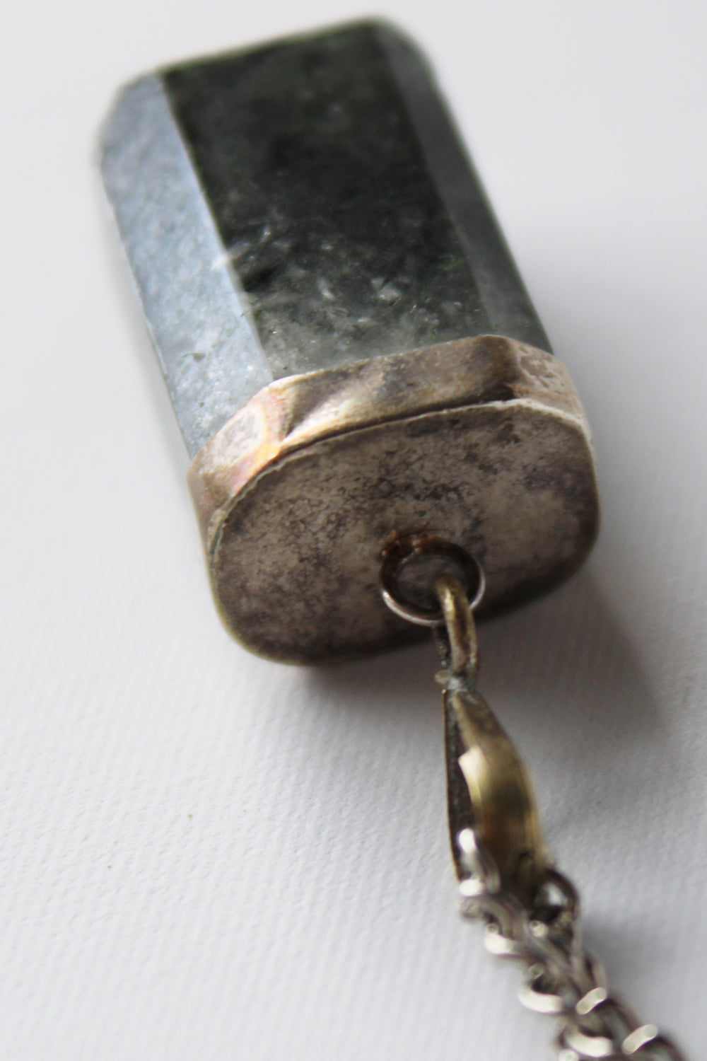 Vintage ketting met natuursteen punt hanger