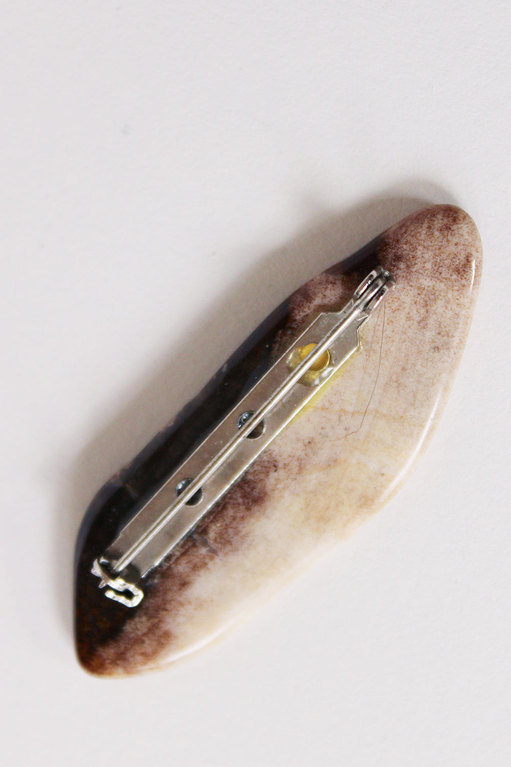 Vintage natuursteen broche